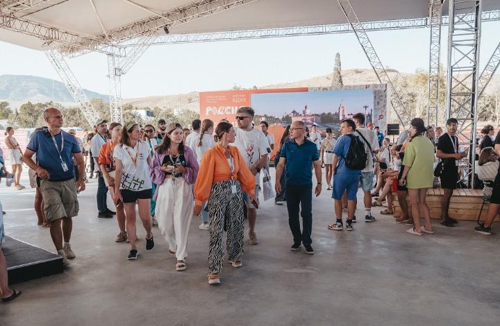 На фестивале «Таврида.АРТ» открылась самая крупная в Крыму выставка «АРТ-ЭКСПО»