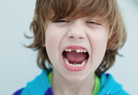 Знают ли мамы, когда у детей выпадают зубы?