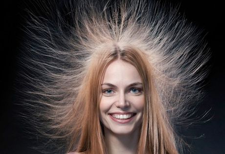 Как электрозаряды влияют на волосы?