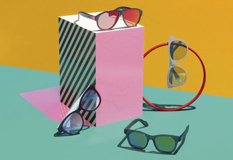 Все взгляды на Swatch: бренд представил новую коллекцию солнцезащитных очков