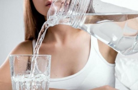 Почему важно пить много воды и что происходит с организмом, когда нас мучает жажда.
