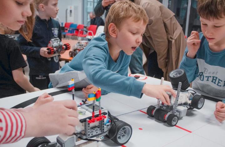 Детский технопарк "Кванториум Фотоника" обучит детей робототехнике с помощью новых отечественных разработок 
